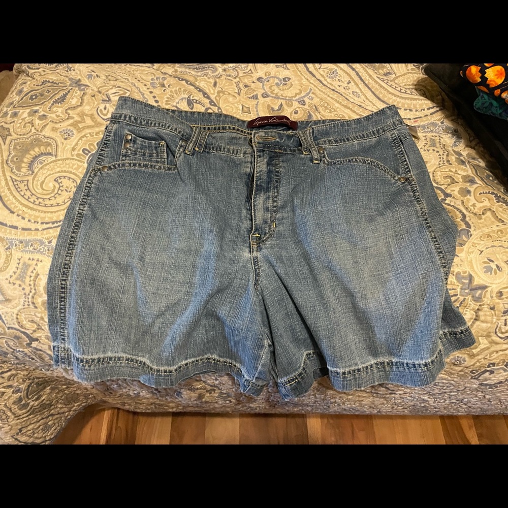 Gloria Vanderbilt Shorts